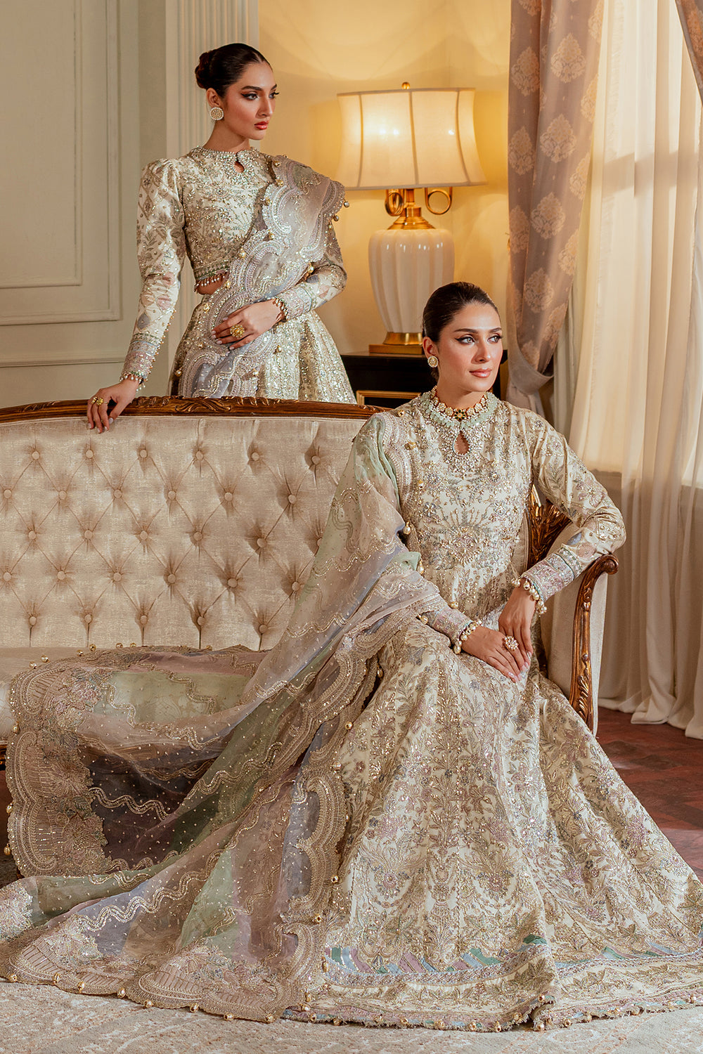 Baroque Chantelle 24 - Embroidered beige